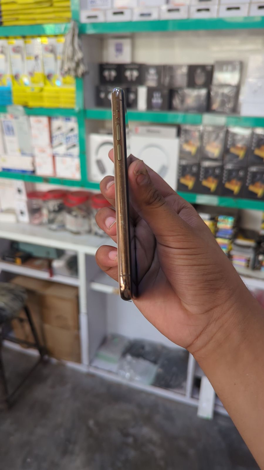 iPhone 11 Pro · 64GB - photo 3