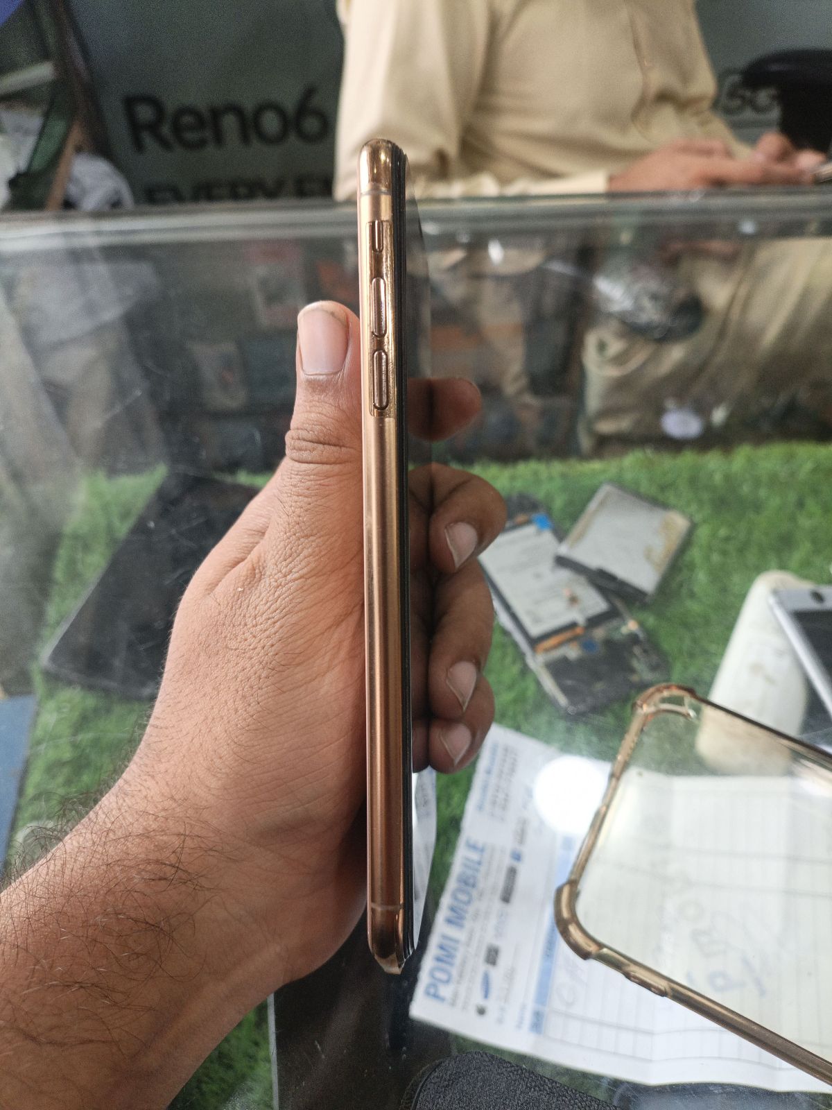 iPhone XS Max · 64GB - photo 3