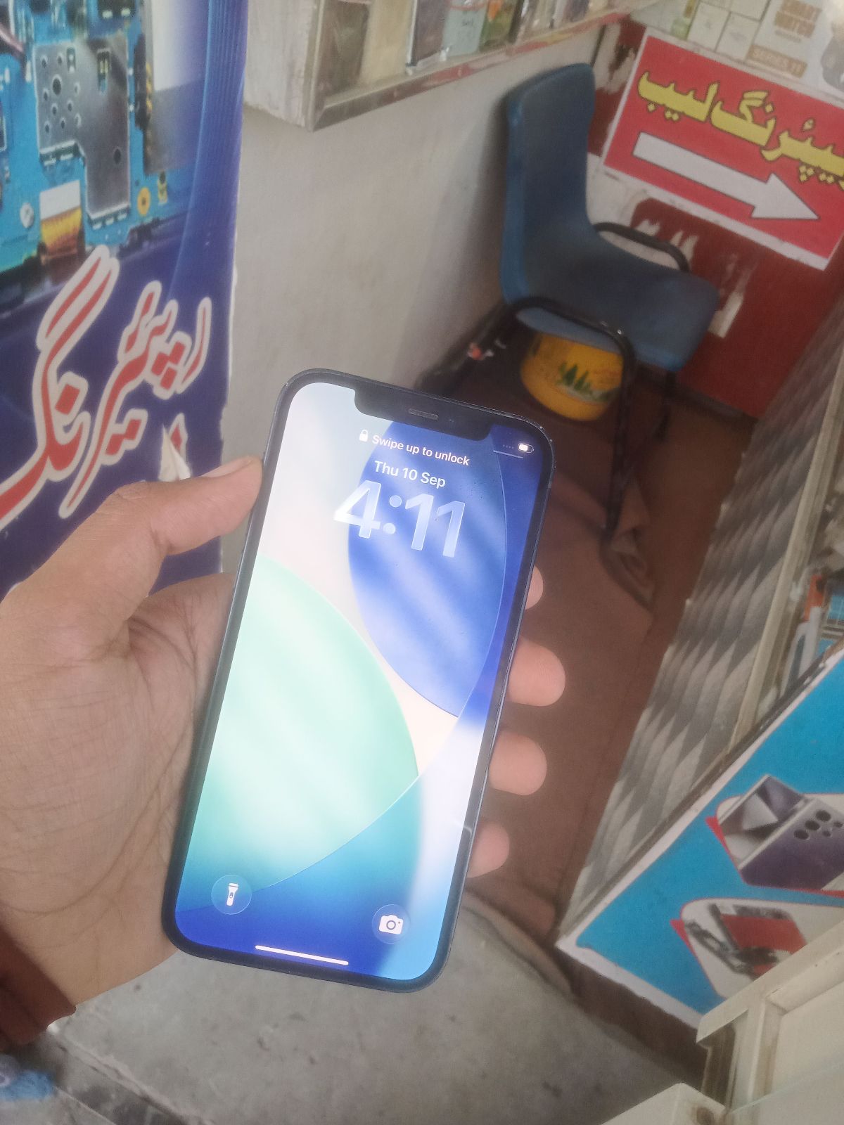 iPhone 12 · 64GB - photo 2