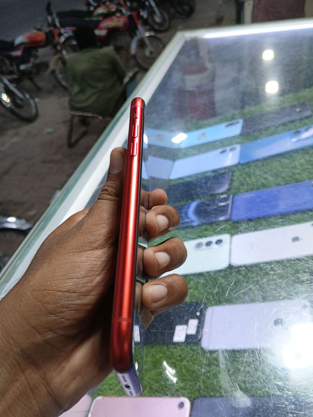 iPhone 11 · 64GB - photo 3