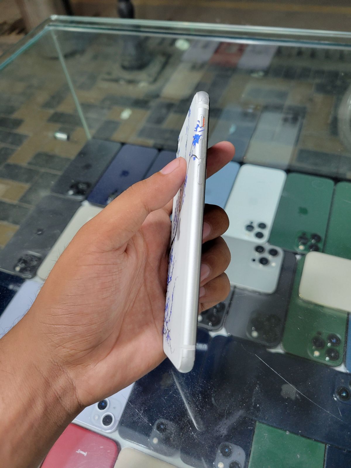 iPhone SE (2022) · 128GB - photo 3