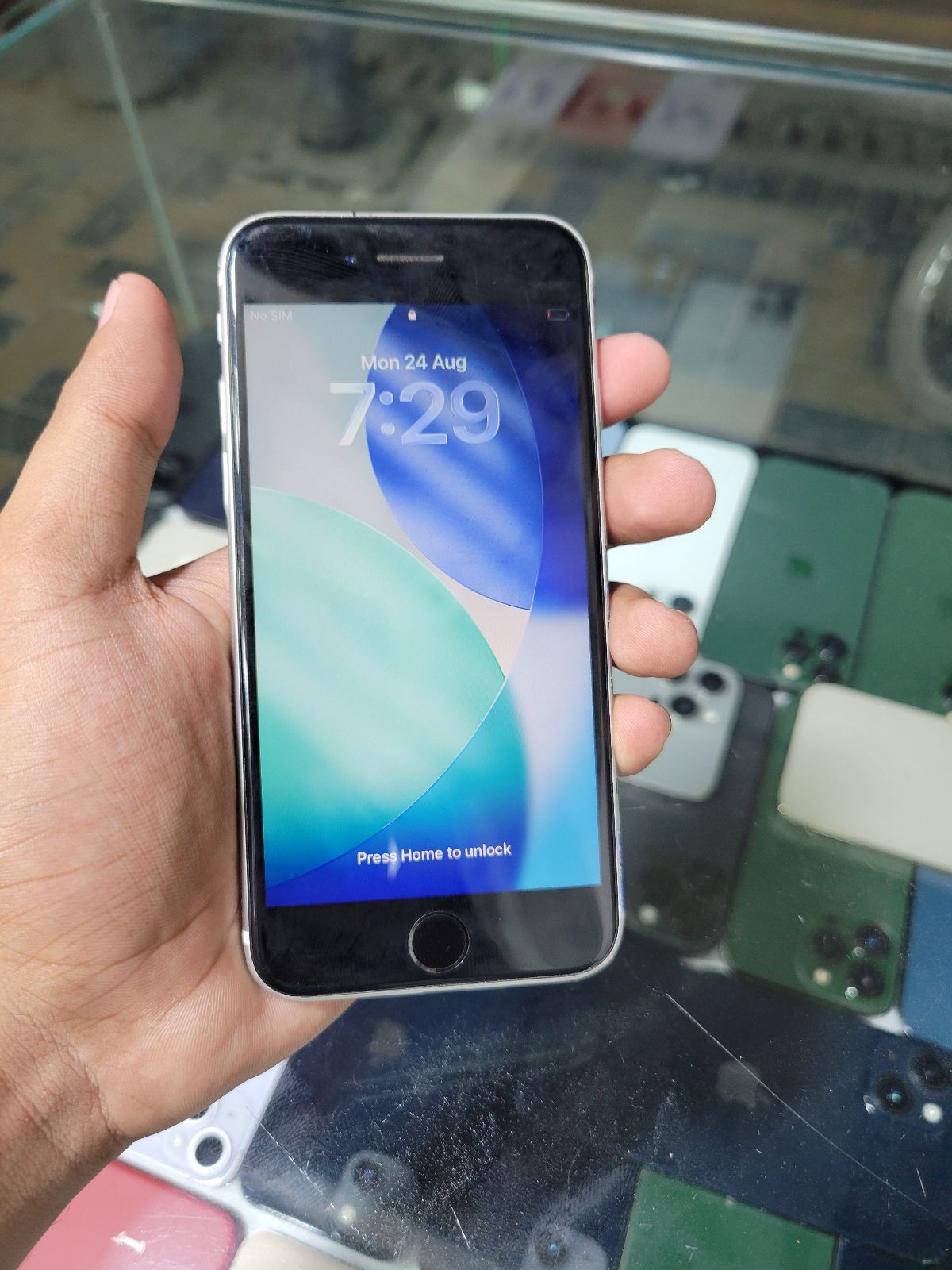 iPhone SE (2022) · 128GB - photo 4