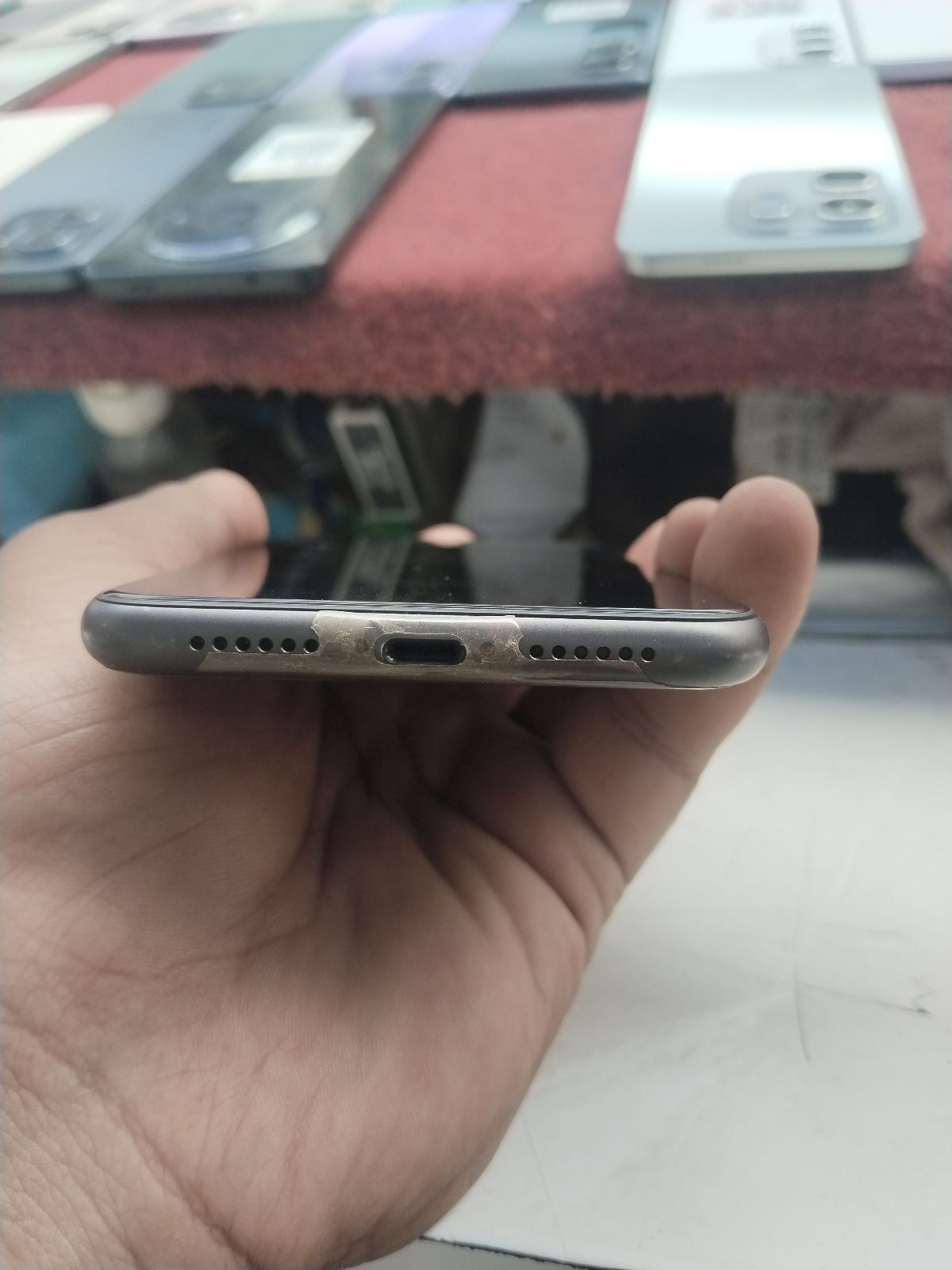 iPhone 11 · 64GB - photo 3