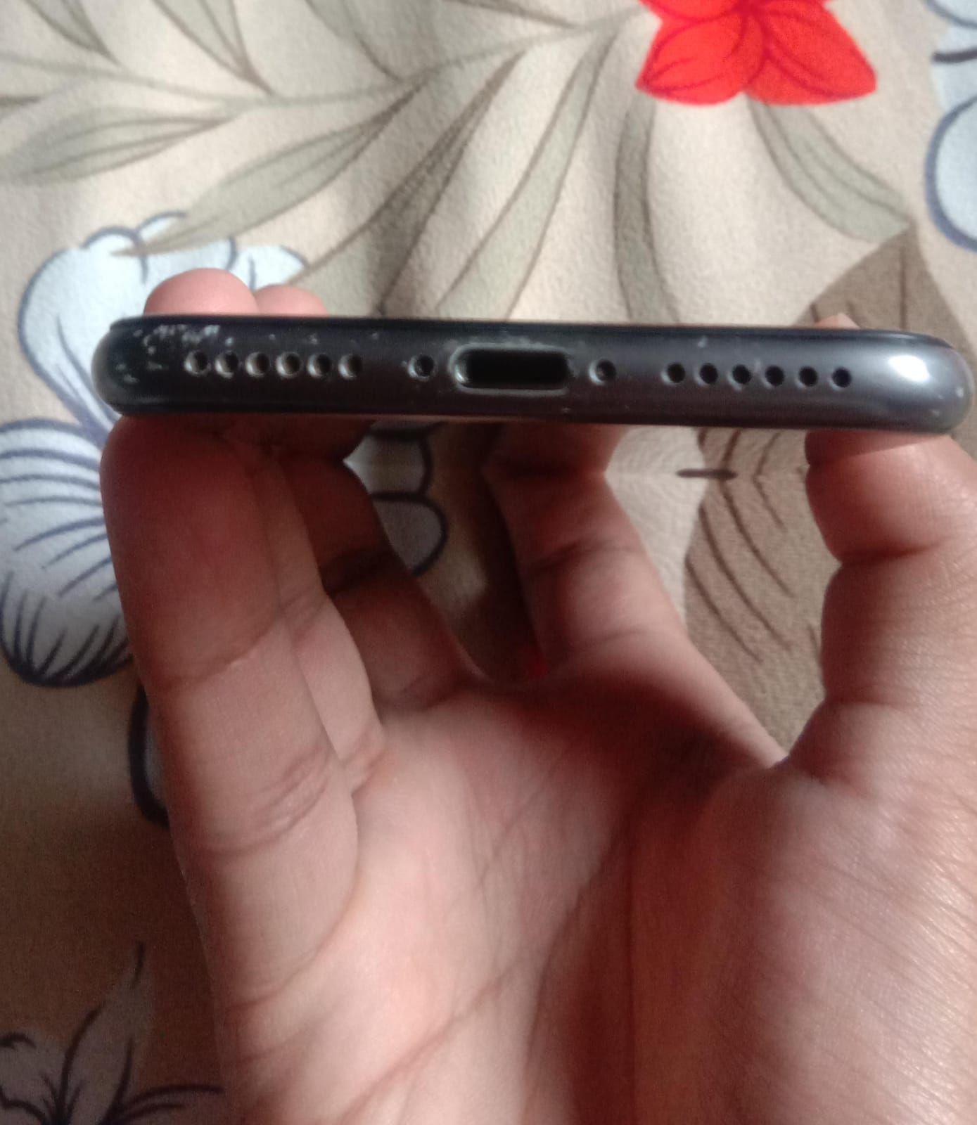 iPhone 8 · 64GB - photo 1