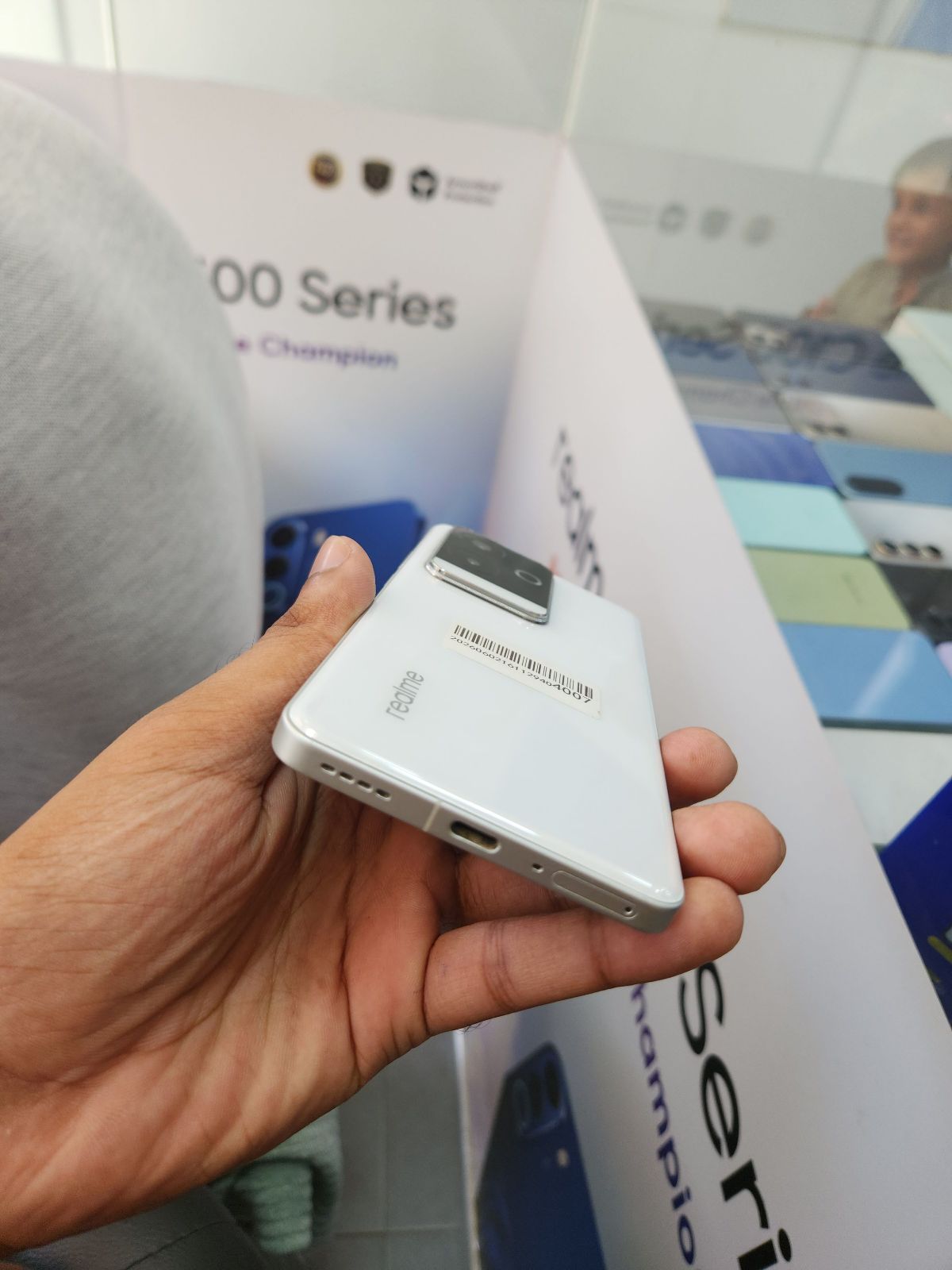 Realme GT 6 · 12GB / 256GB - photo 2