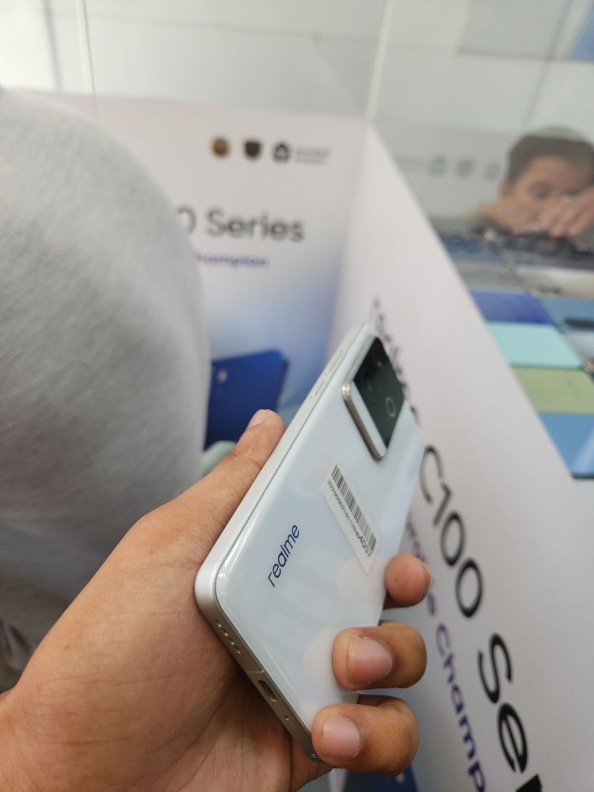 Realme GT 6 · 12GB / 256GB - photo 3
