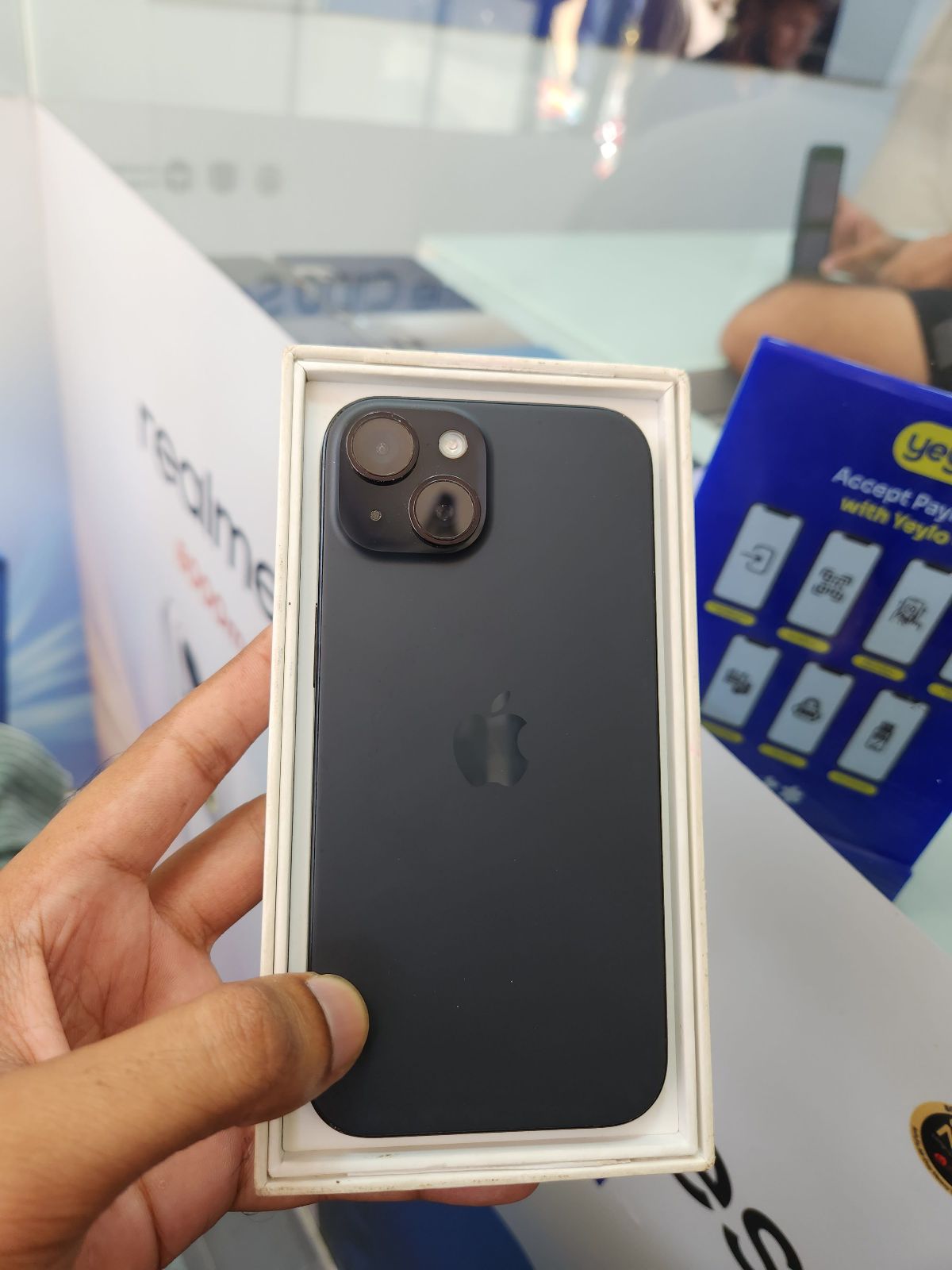iPhone 15 · 128GB - photo 1