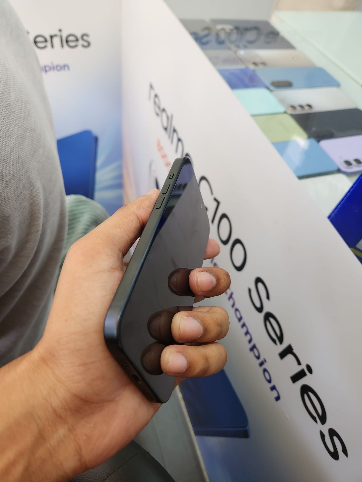 iPhone 15 · 128GB - photo 3