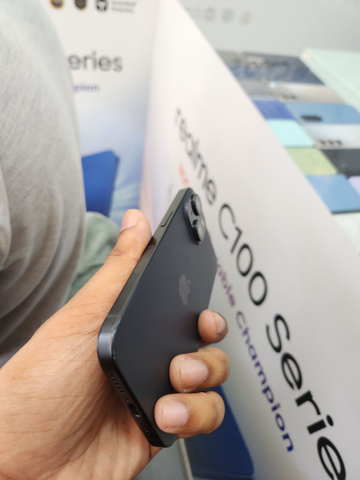 iPhone 15 · 128GB - photo 5