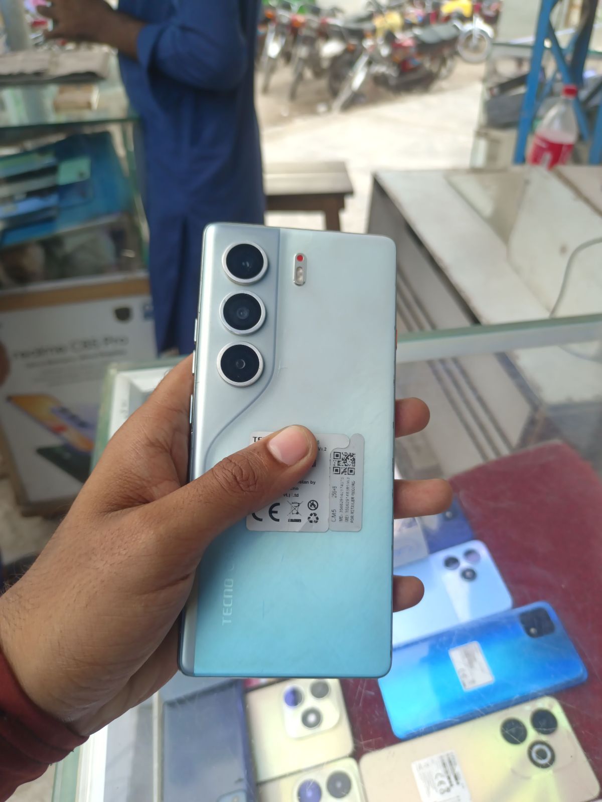 Tecno Camon 40 · 8GB / 256GB - photo 1