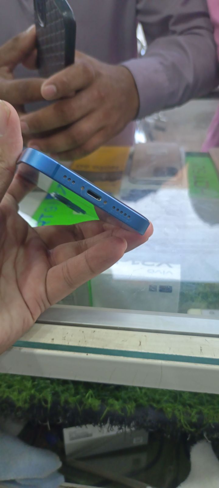 iPhone 13 · 128GB - photo 4