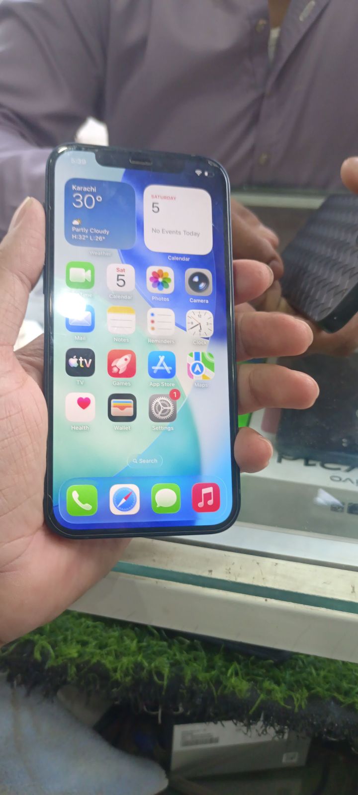 iPhone 12 · 64GB - photo 2