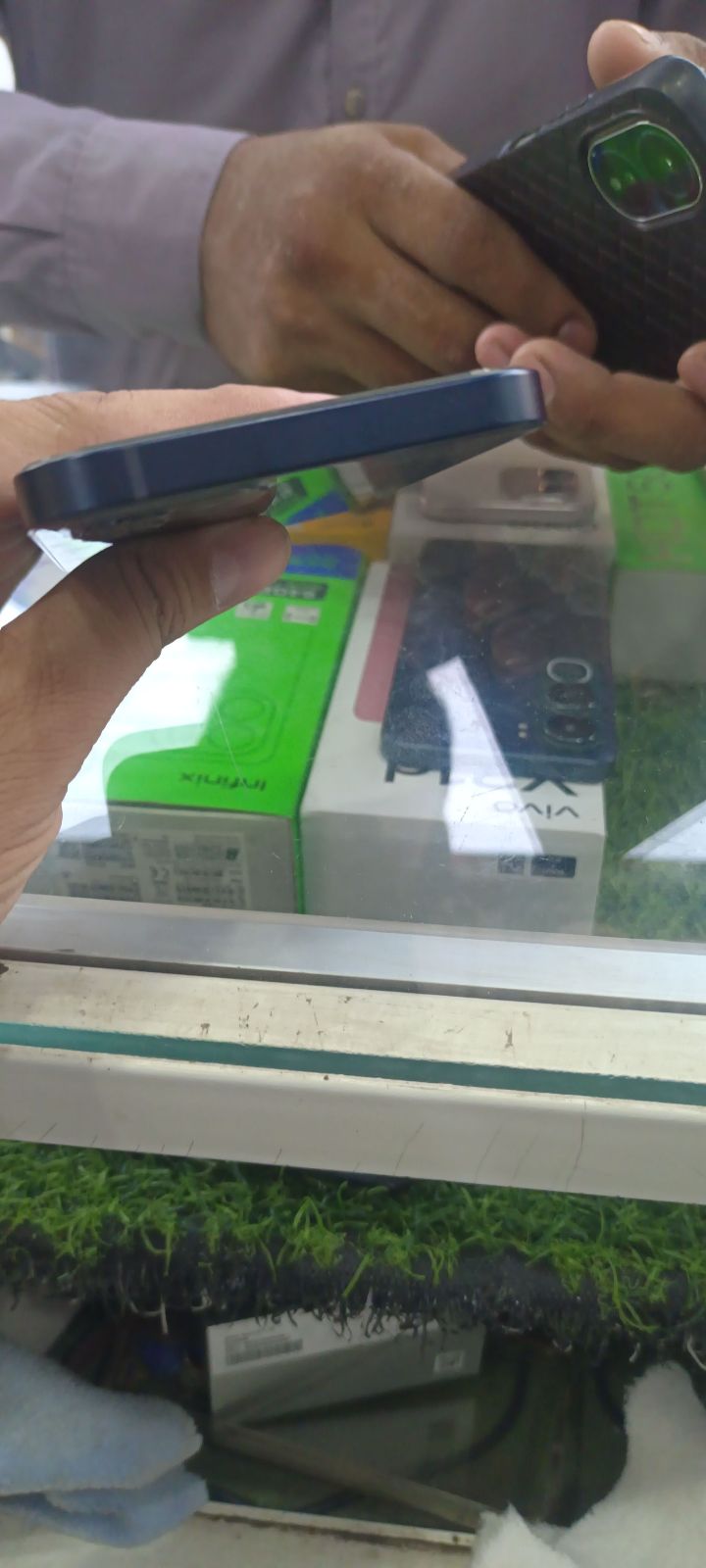 iPhone 12 · 64GB - photo 4
