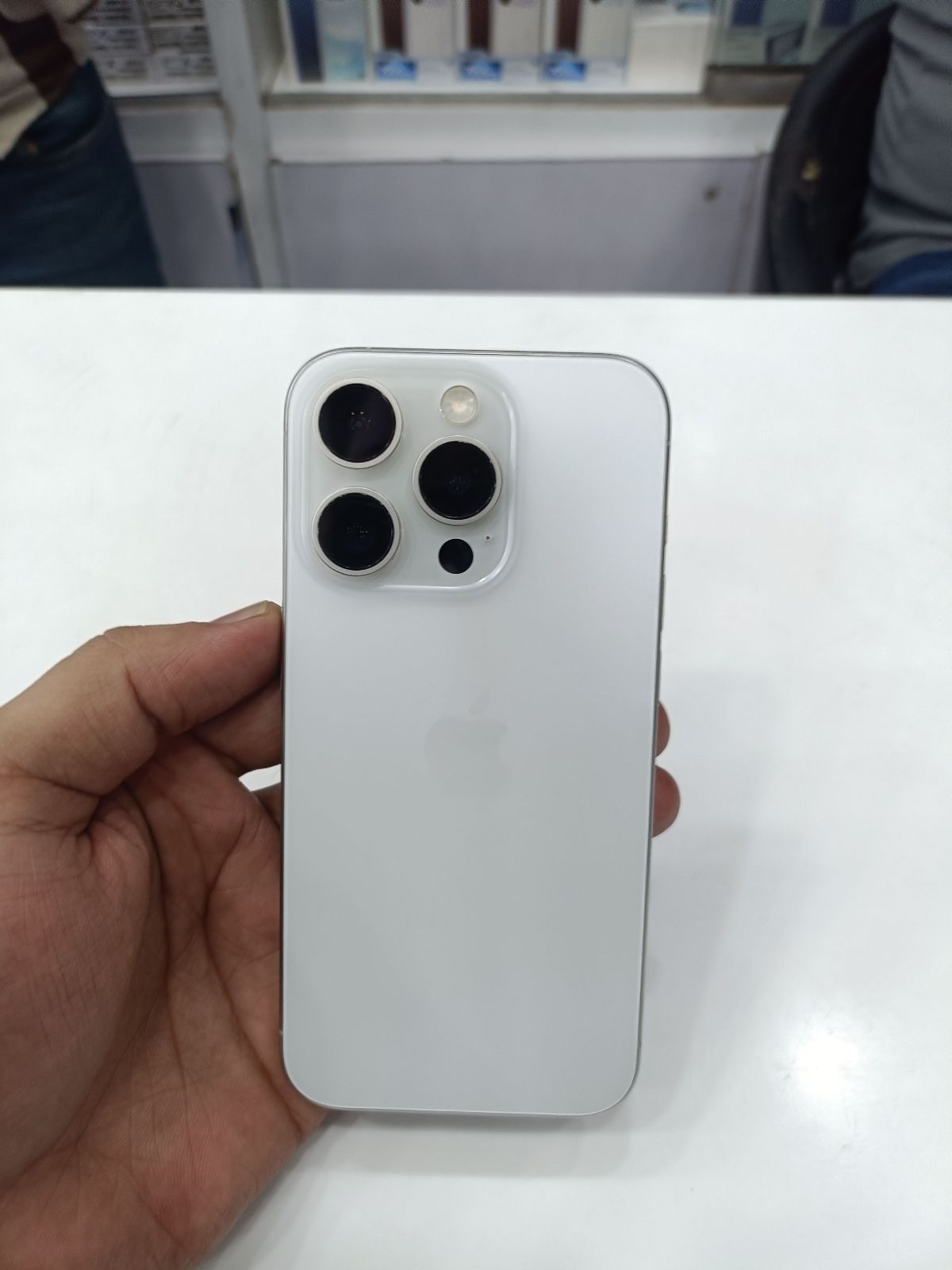 iPhone 15 Pro · 128GB - photo 1