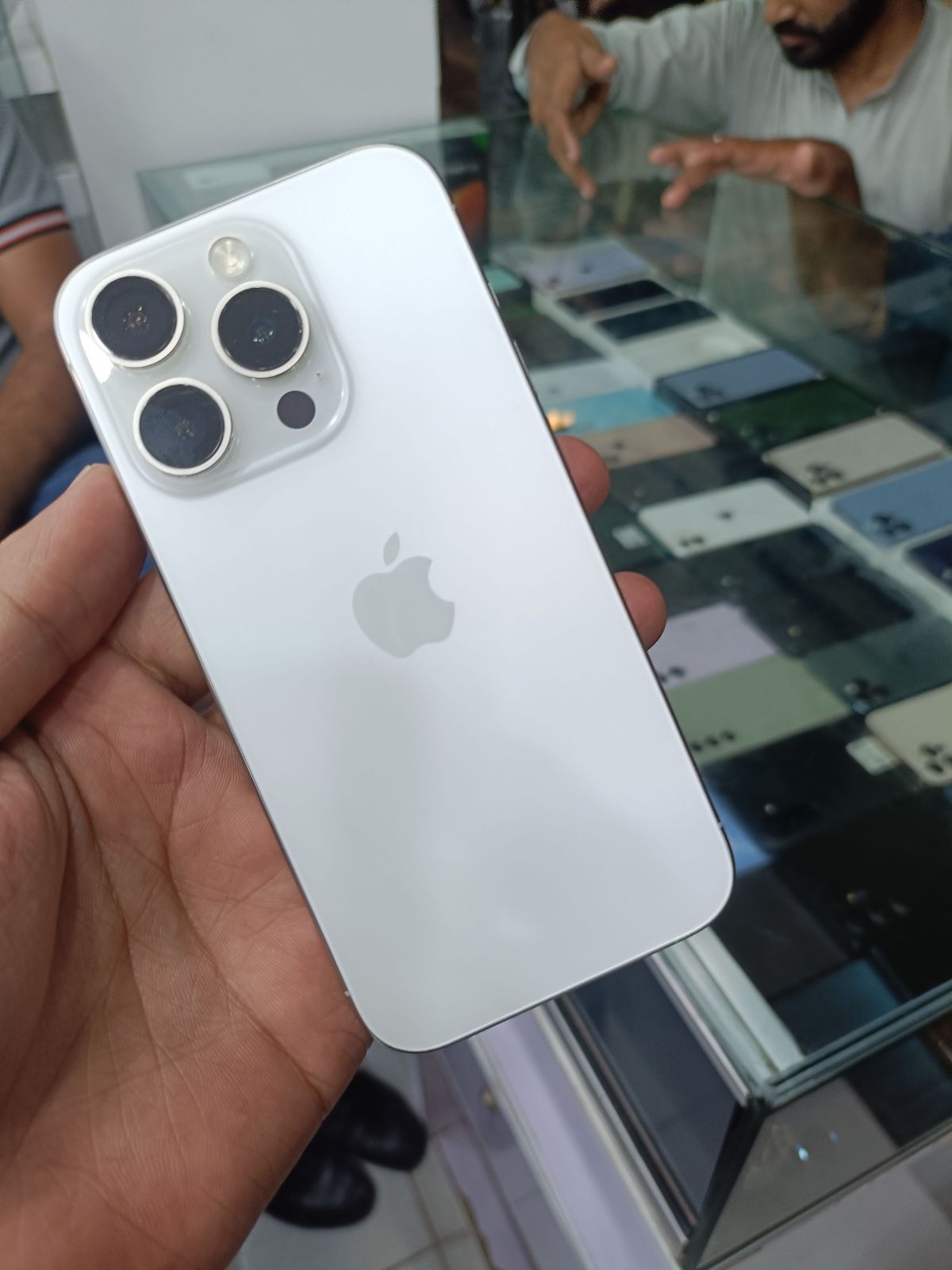 iPhone 15 Pro · 128GB - photo 3