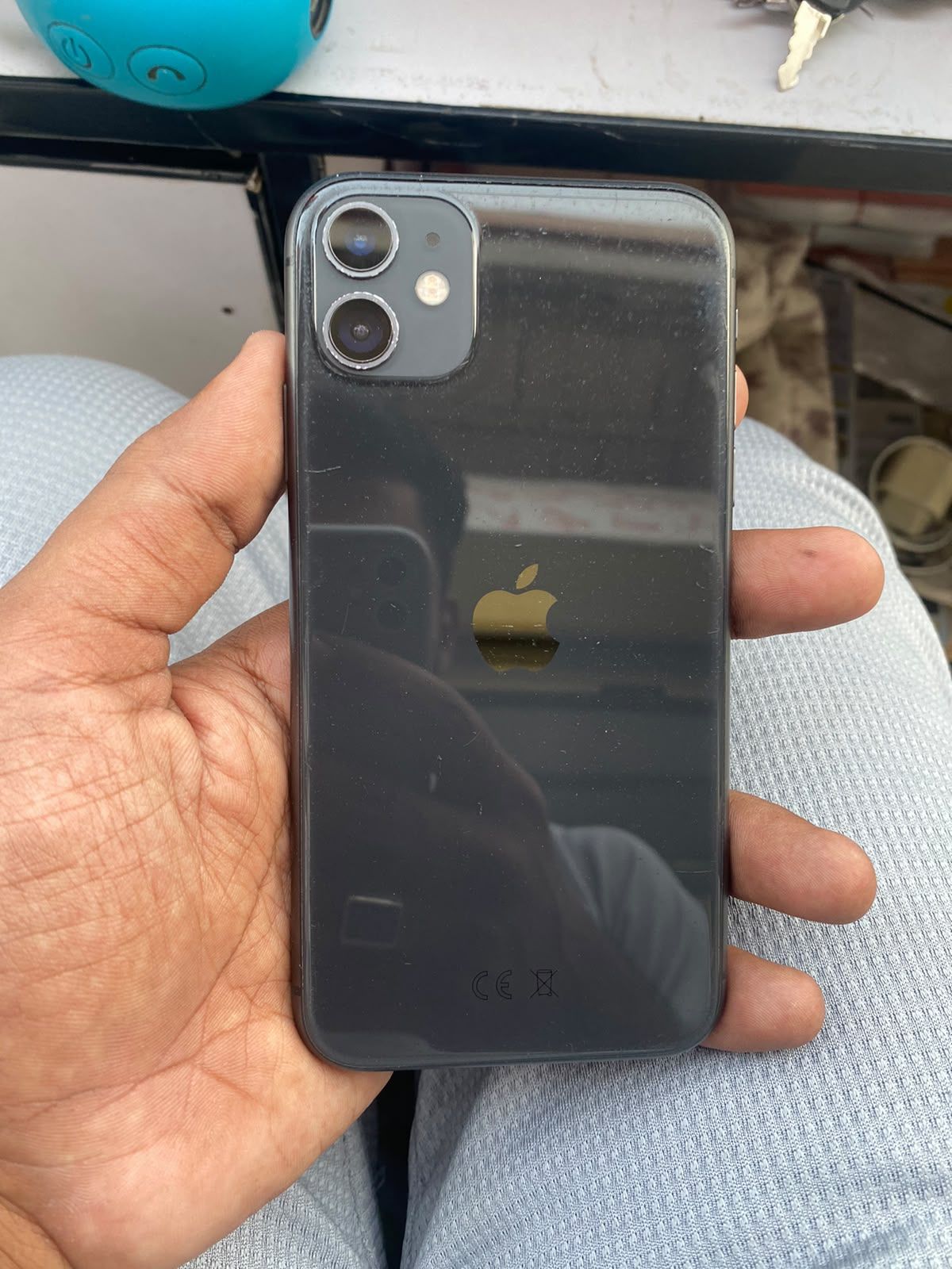 iPhone 11 · 64GB - photo 1