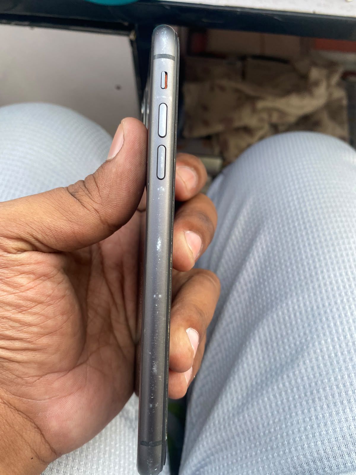 iPhone 11 · 64GB - photo 3