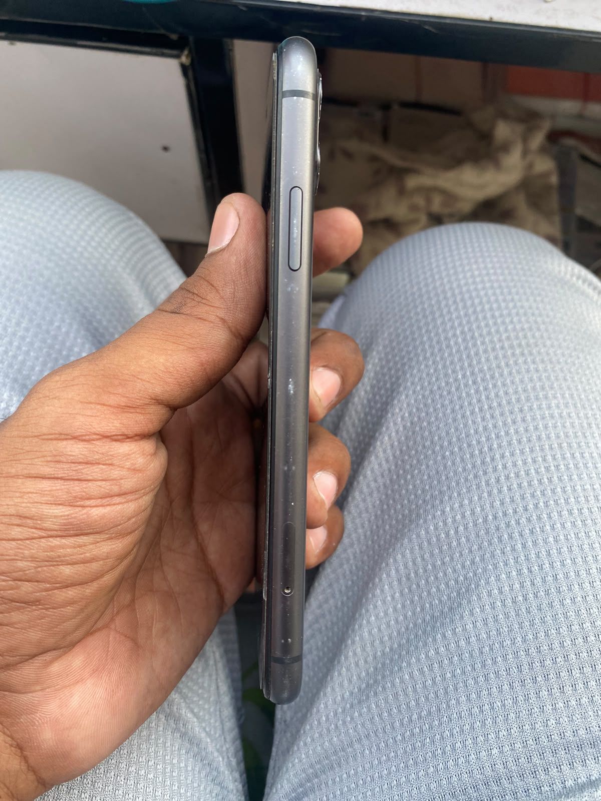 iPhone 11 · 64GB - photo 2