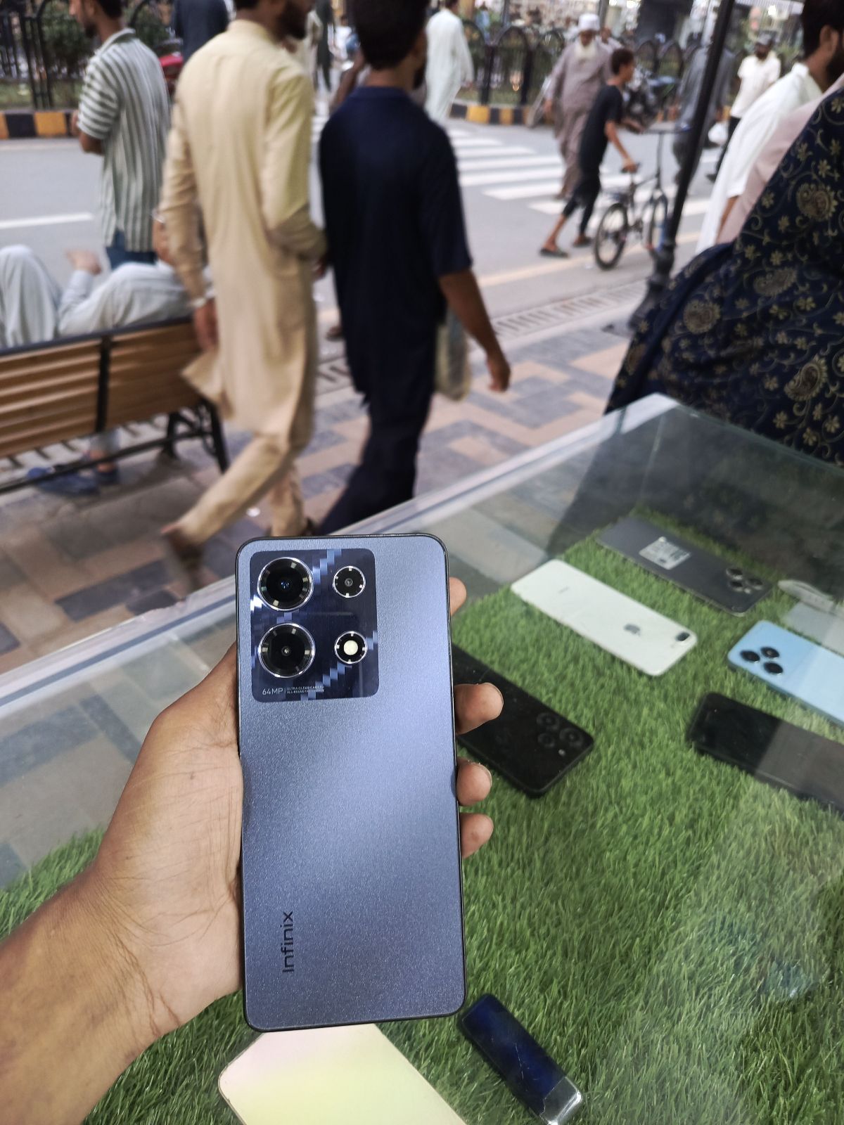 Infinix Note 30 · 8GB / 256GB - photo 1