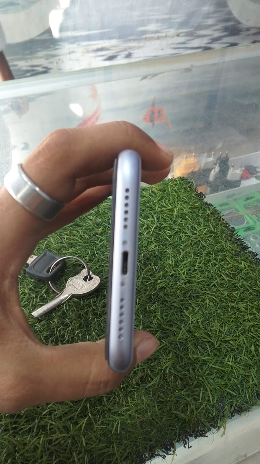 iPhone 11 · 64GB - photo 2