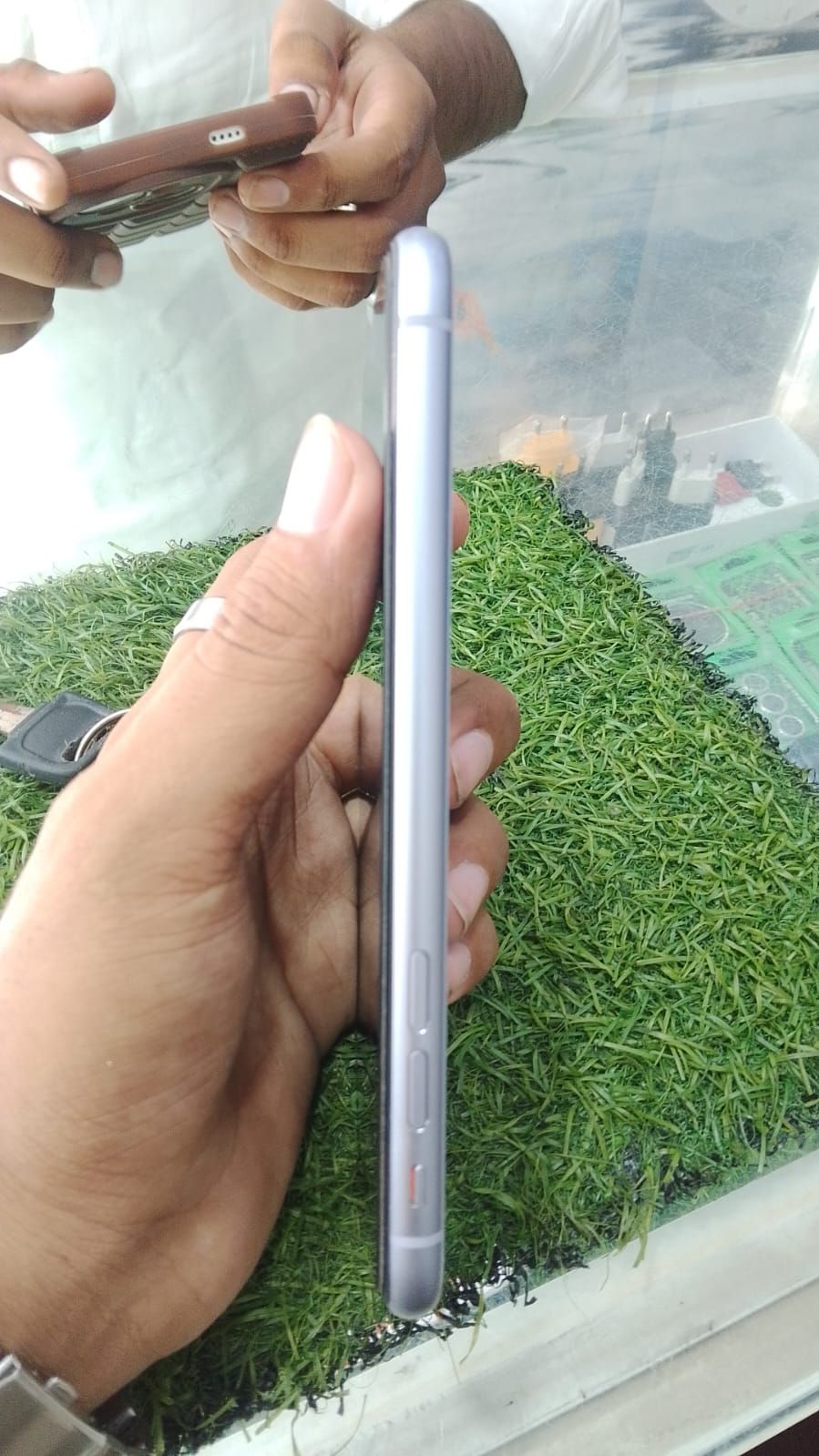 iPhone 11 · 64GB - photo 5