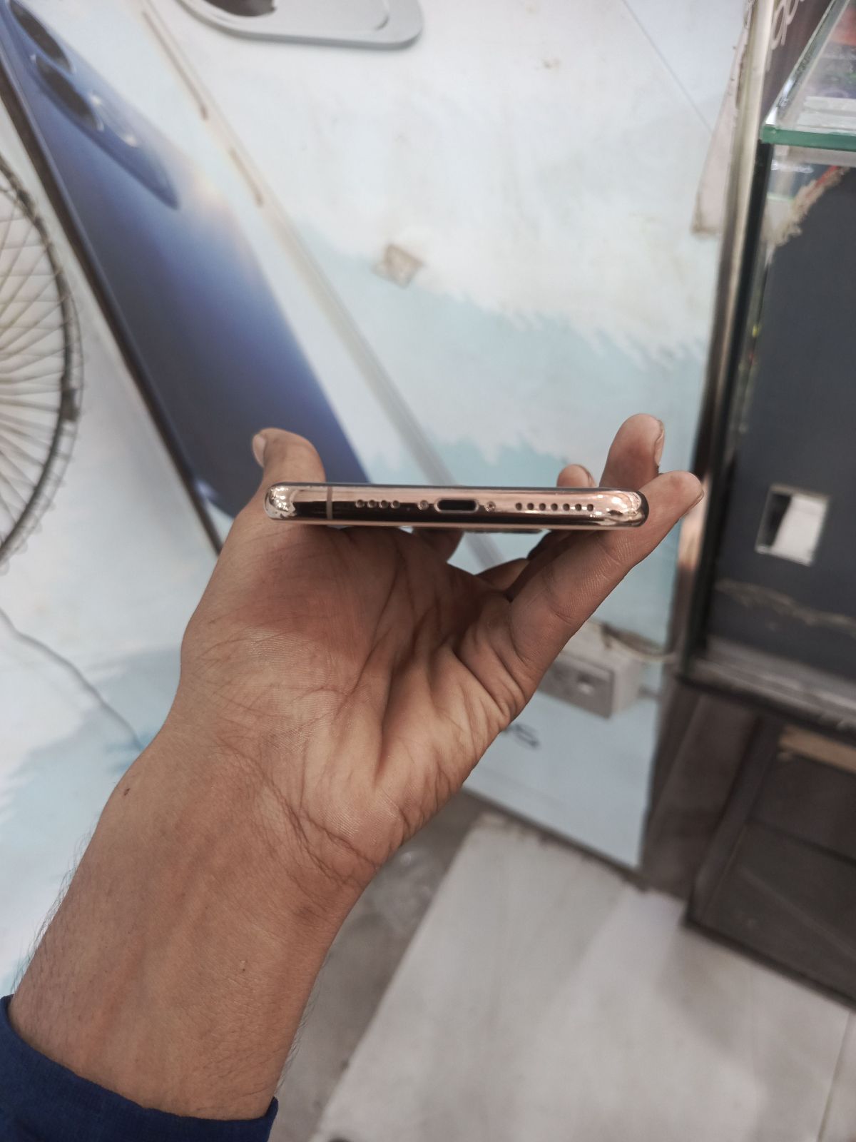 iPhone 11 Pro Max · 64GB - photo 3