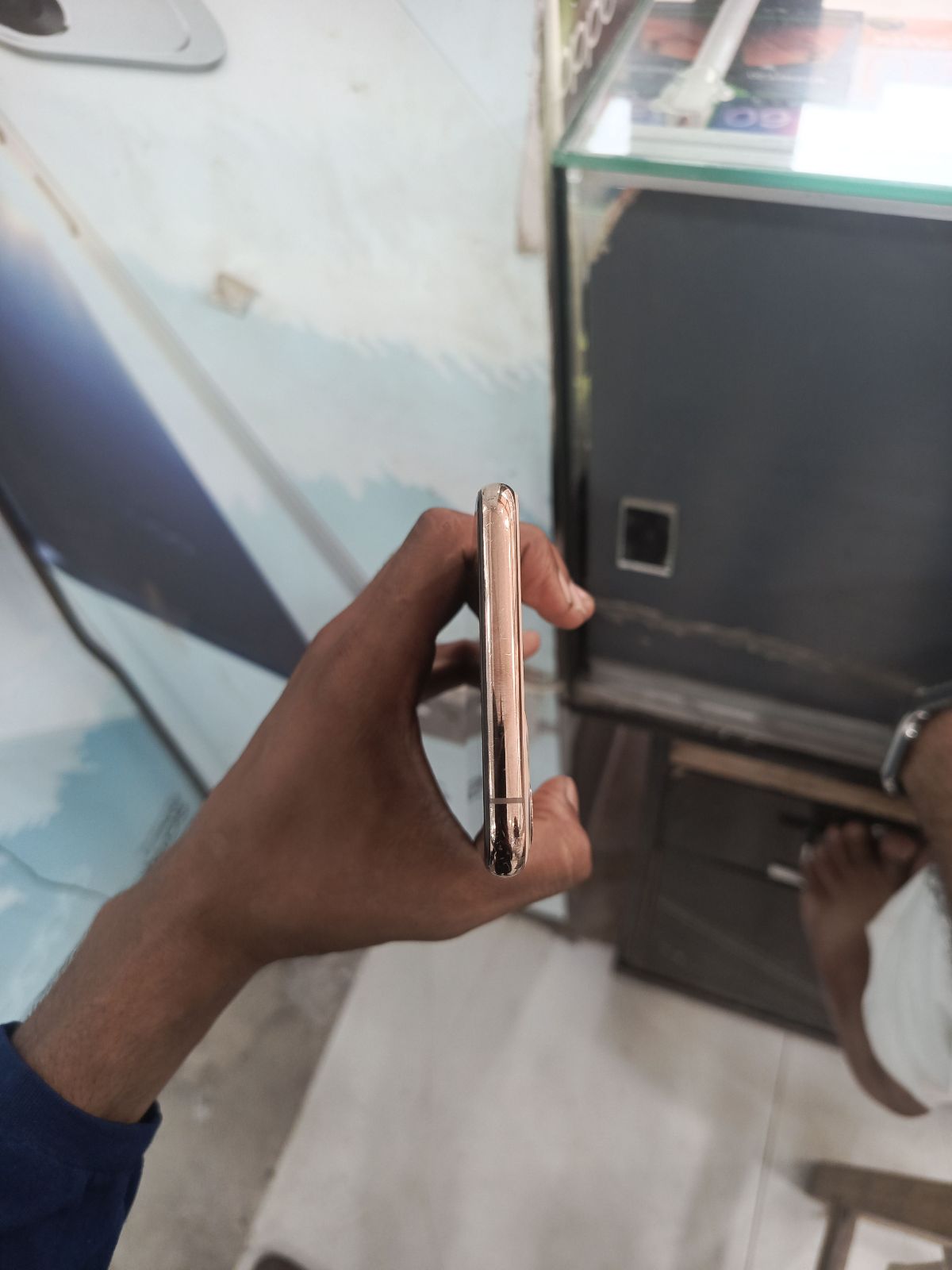 iPhone 11 Pro Max · 64GB - photo 5