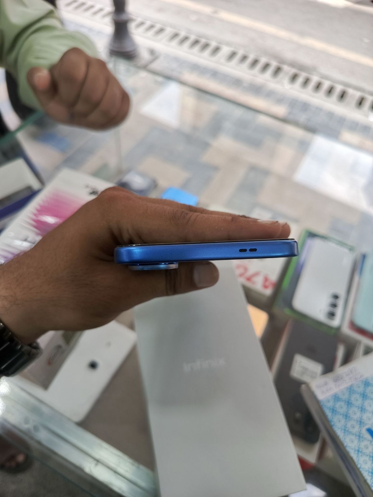 Infinix Hot 70 · 6GB / 128GB - photo 3