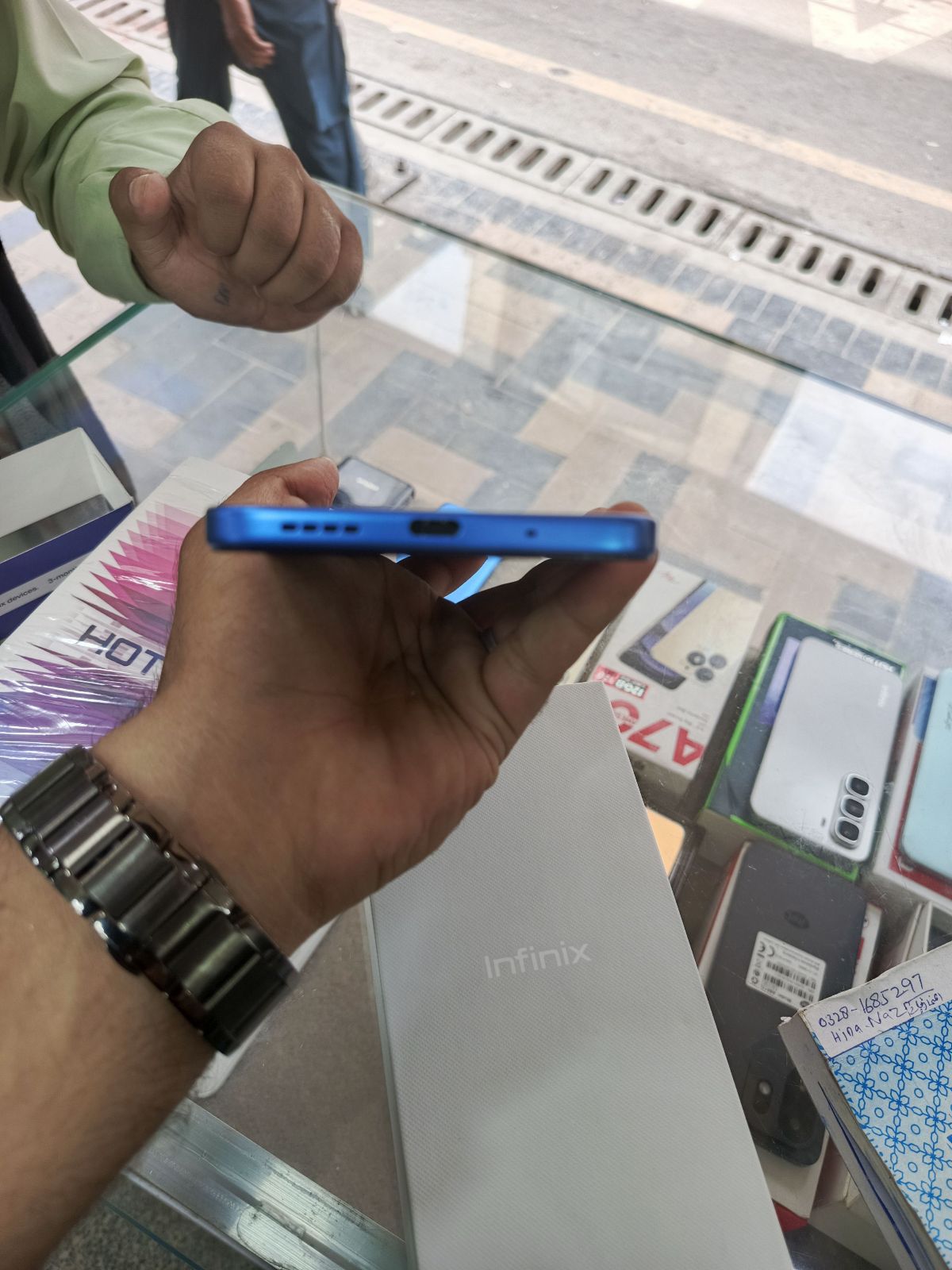 Infinix Hot 70 · 6GB / 128GB - photo 4
