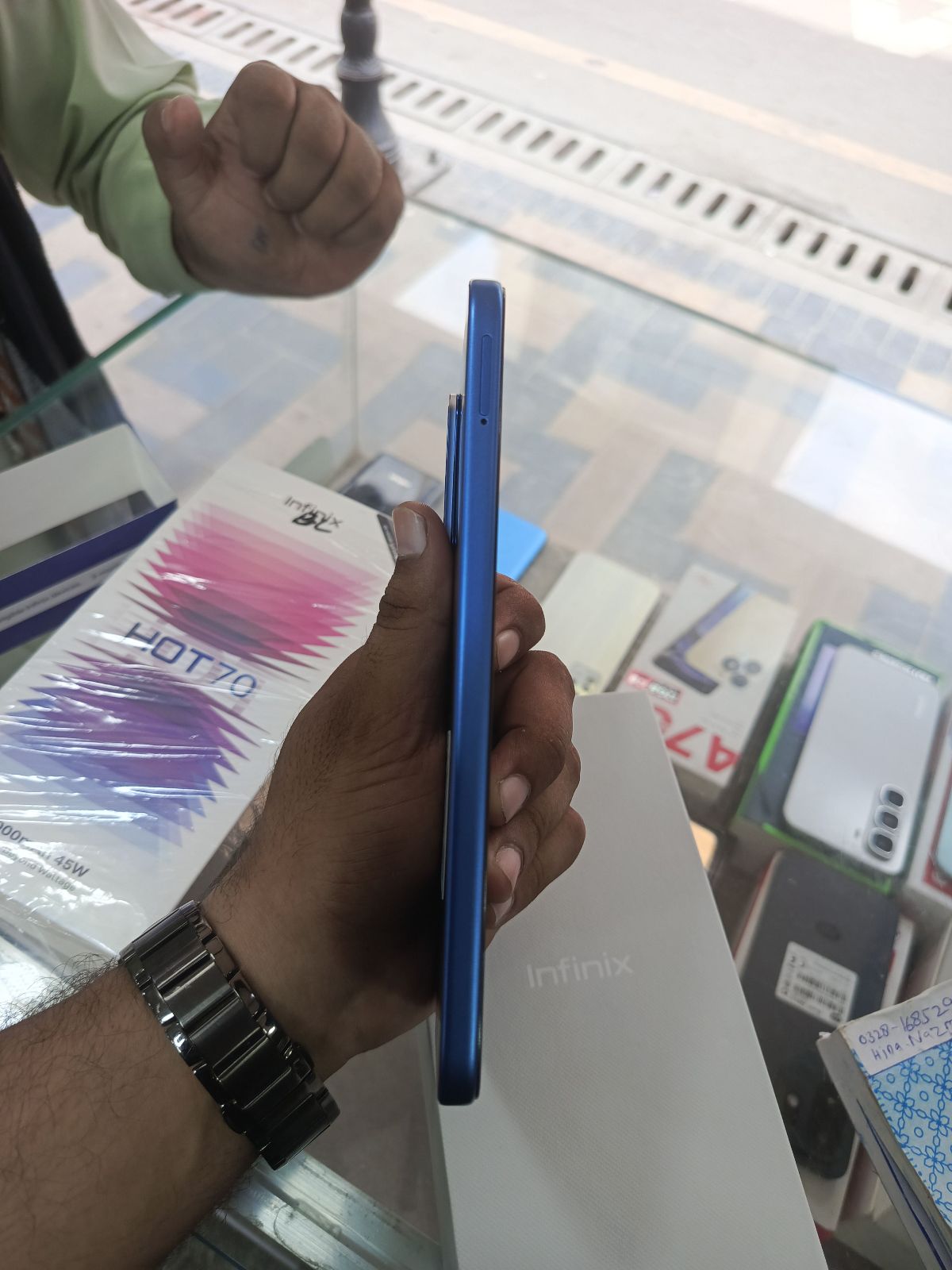 Infinix Hot 70 · 6GB / 128GB - photo 5