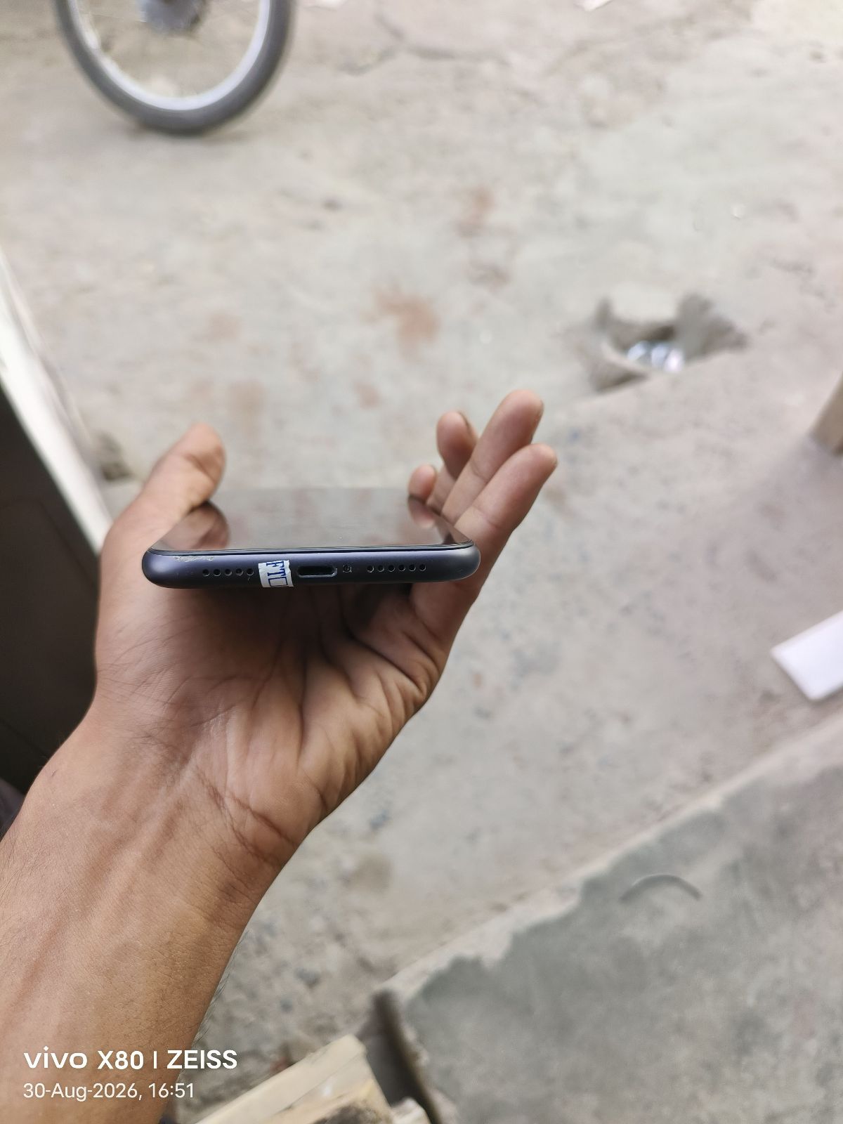 iPhone 11 · 64GB - photo 4
