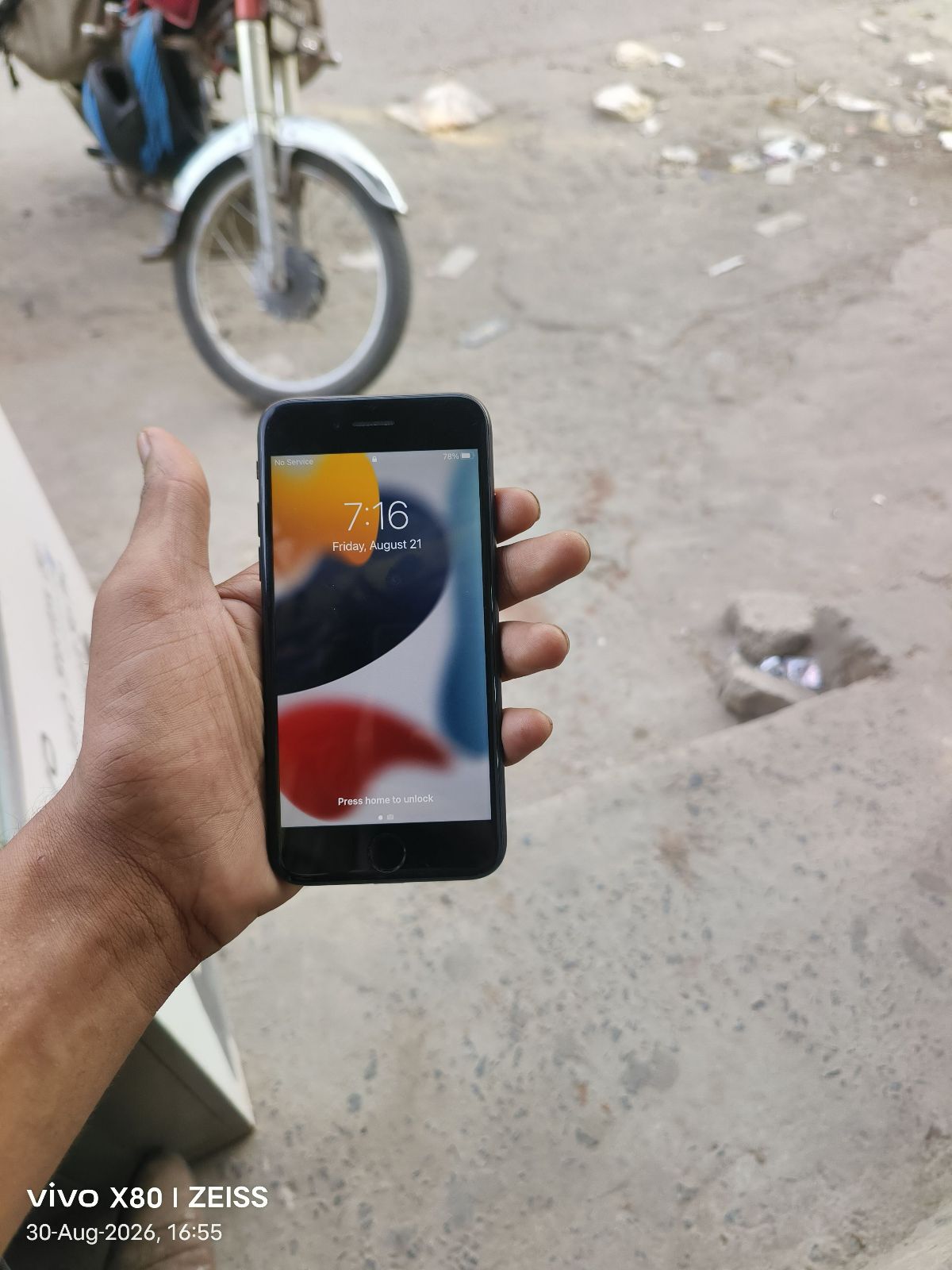 iPhone 7 · 32GB - photo 2