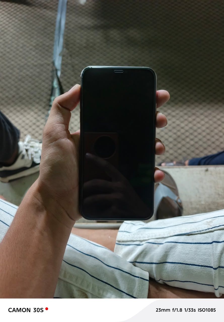 iPhone 11 Pro Max · 256GB - photo 3