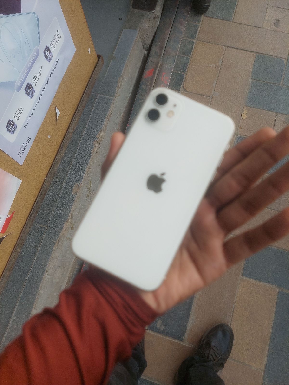 iPhone 11 · 128GB - photo 3