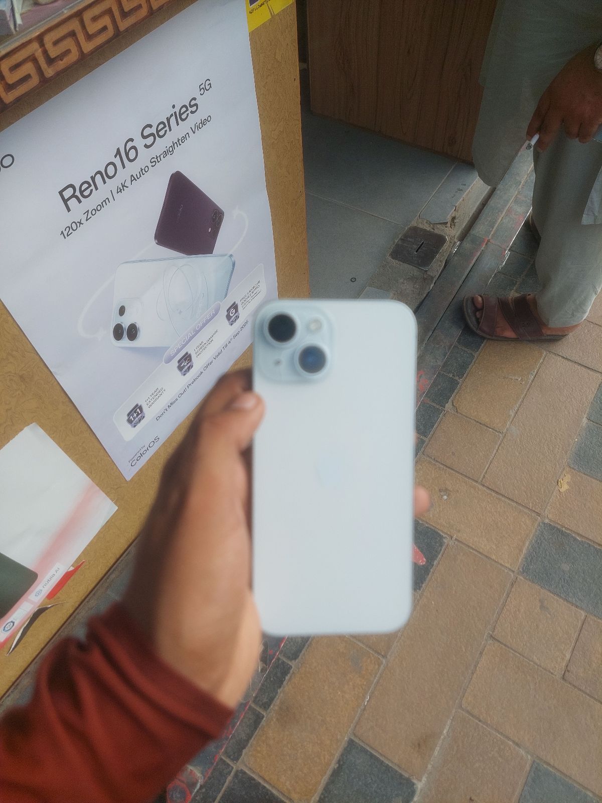 iPhone 15 · 128GB - photo 3