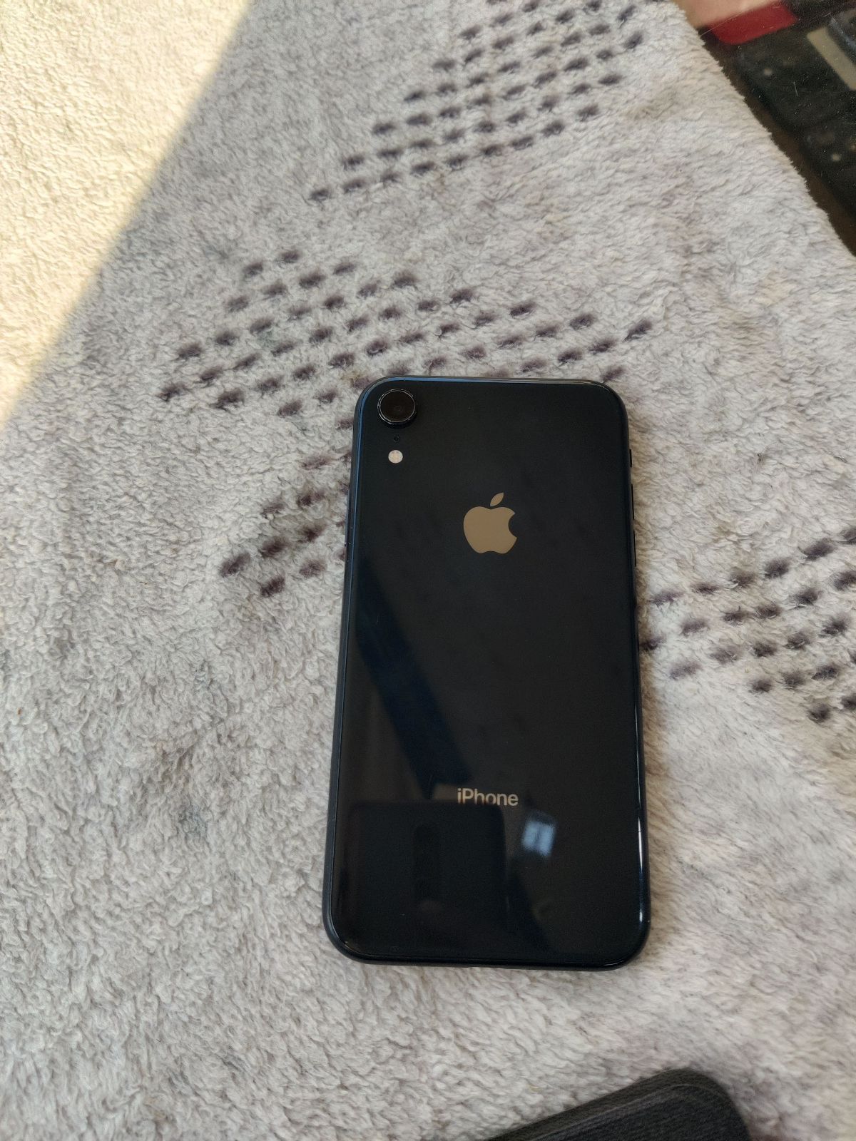 iPhone XR · 64GB - photo 1