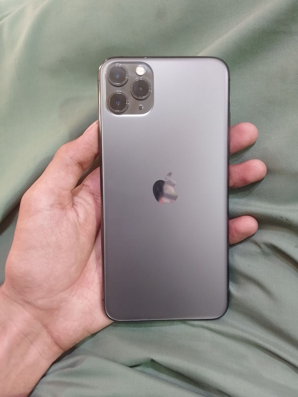 iPhone 11 Pro Max · 64GB - photo 1