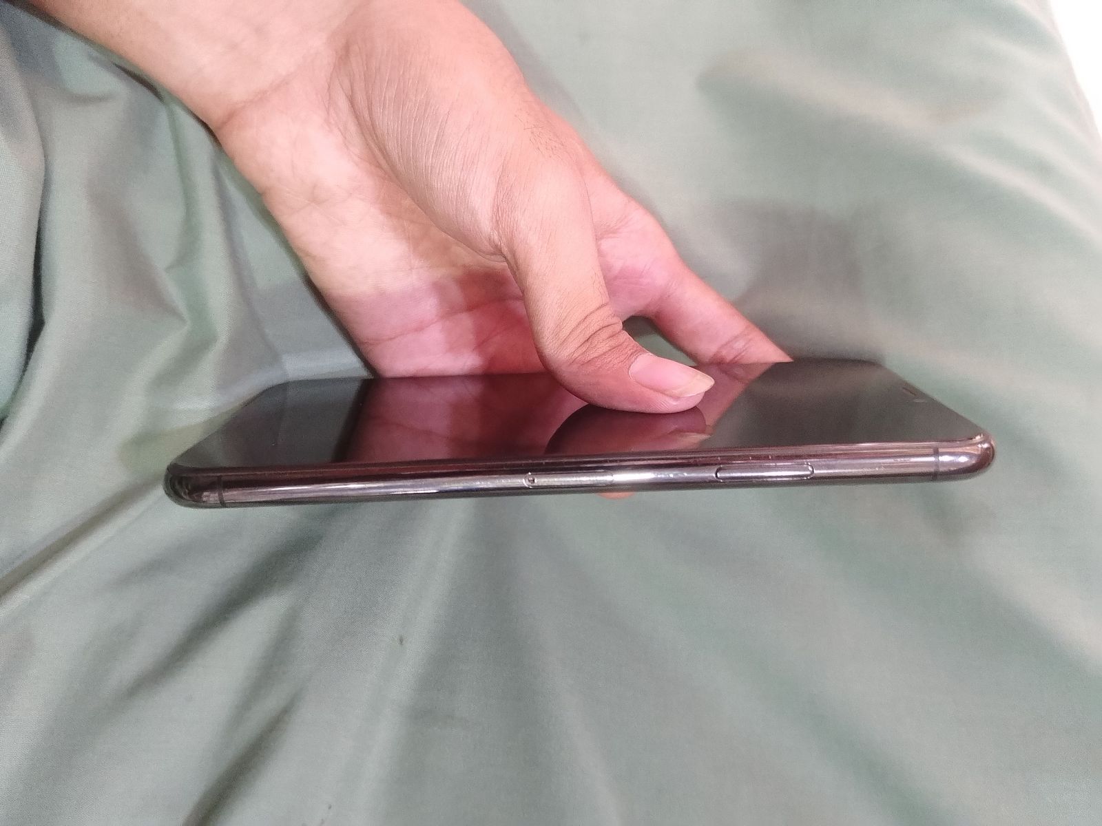 iPhone 11 Pro Max · 64GB - photo 4