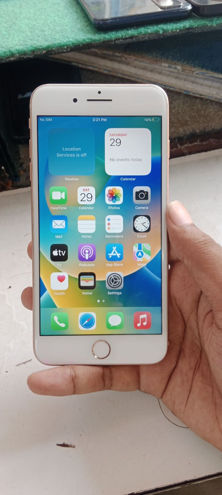 iPhone 8 Plus · 64GB - photo 2