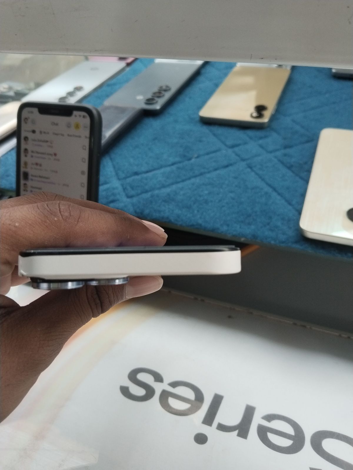 iPhone 14 · 128GB - photo 3