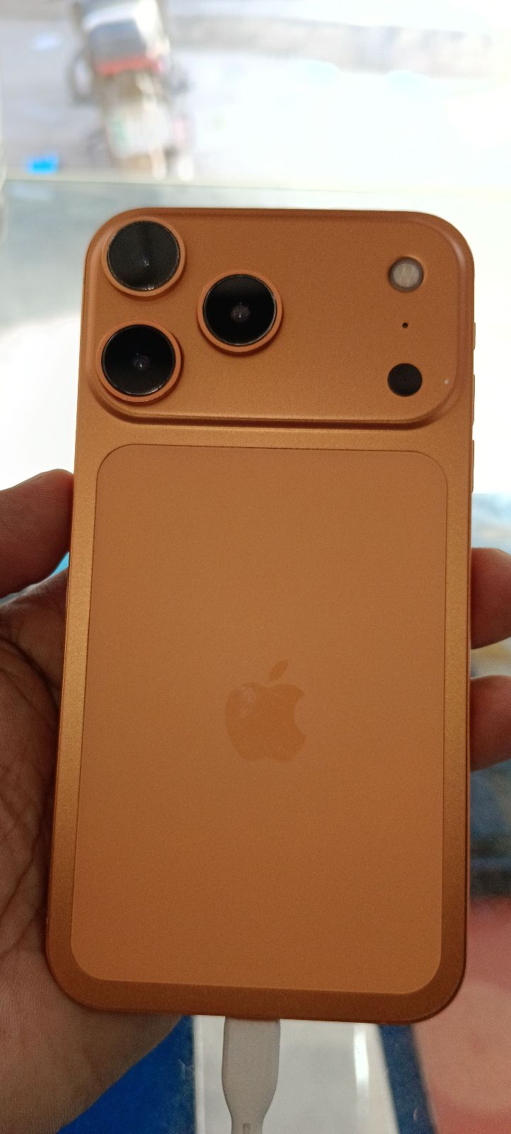 iPhone XR · 64GB - photo 1