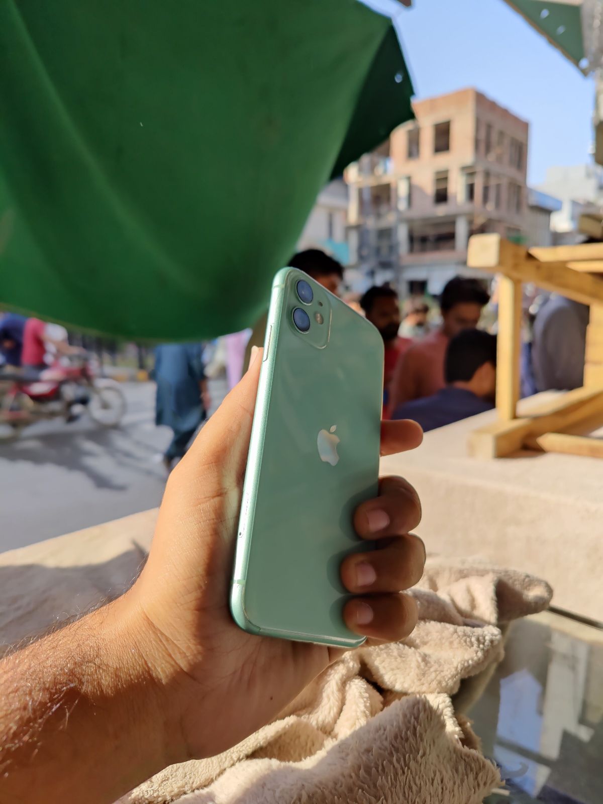 iPhone 11 · 64GB - photo 2