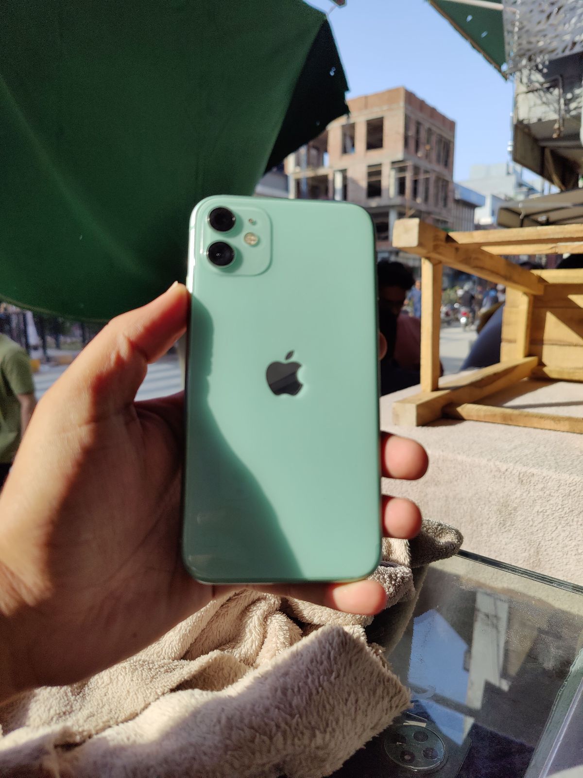 iPhone 11 · 64GB - photo 1
