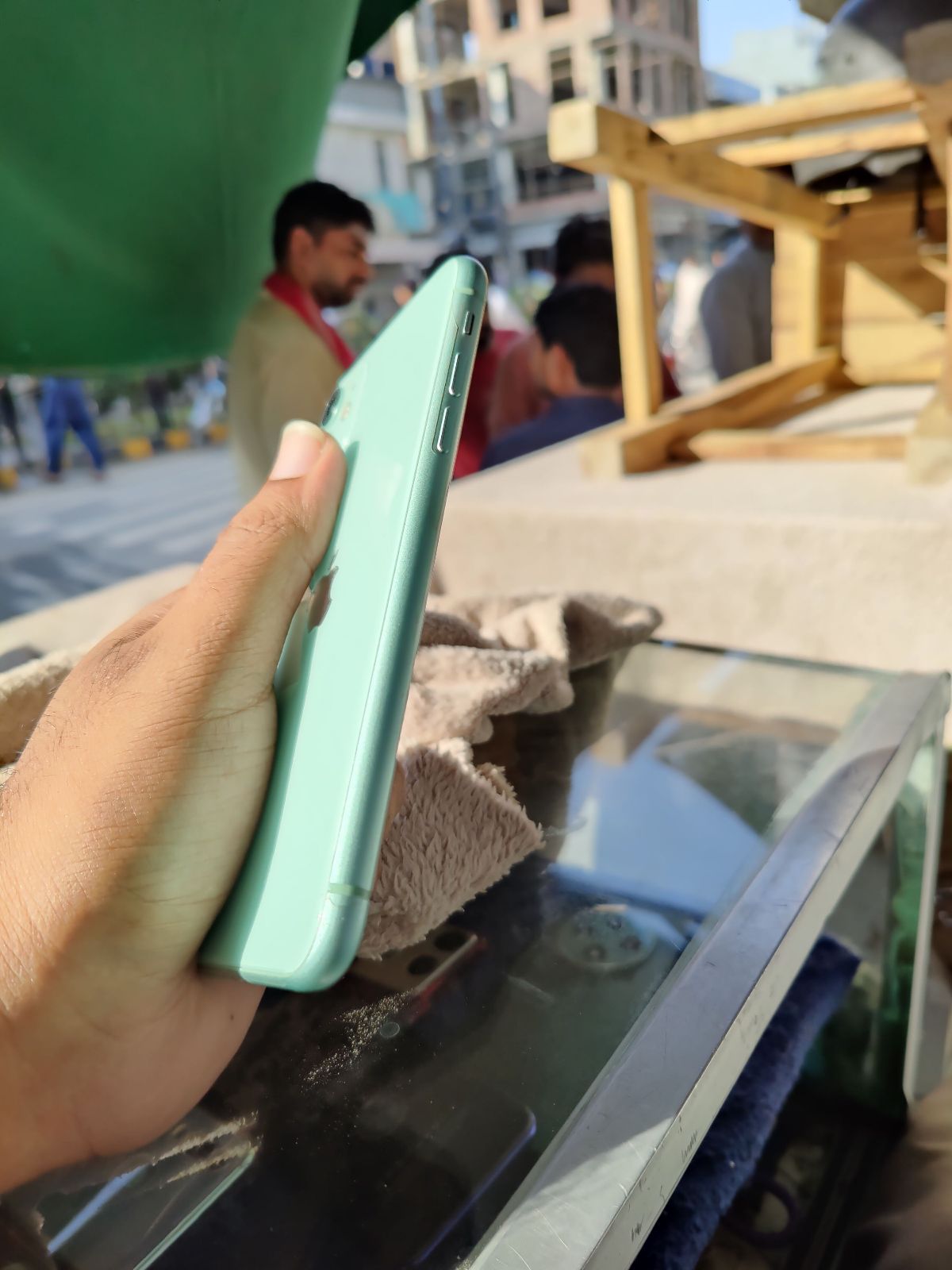 iPhone 11 · 64GB - photo 3