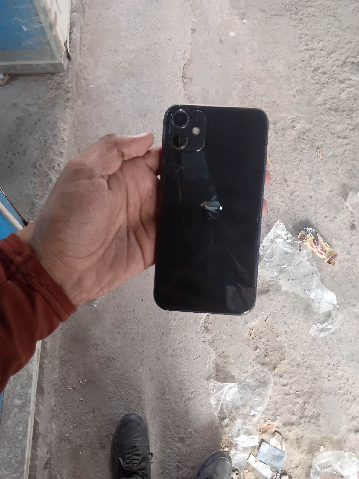 iPhone 11 · 64GB - photo 2