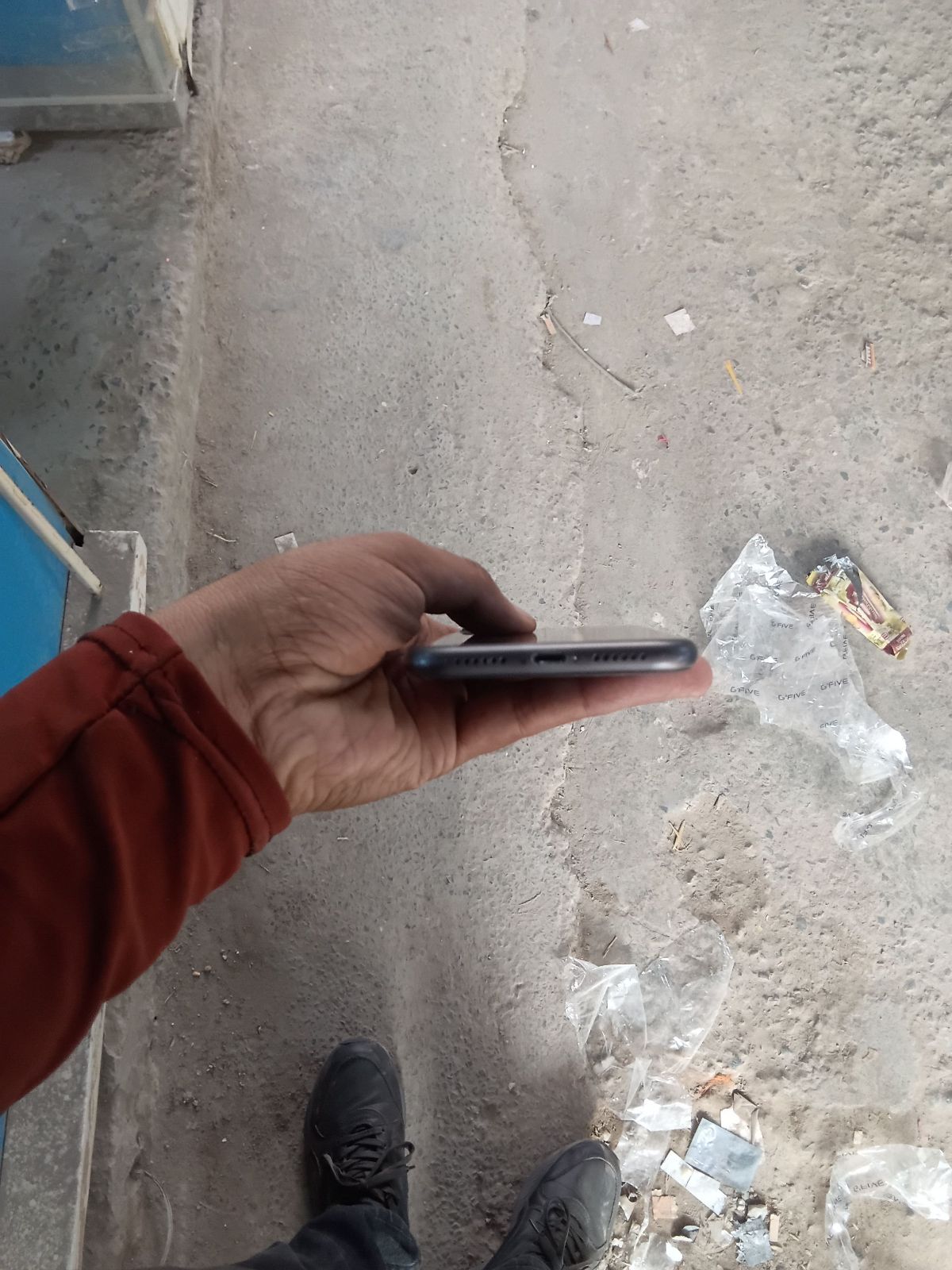 iPhone 11 · 64GB - photo 3