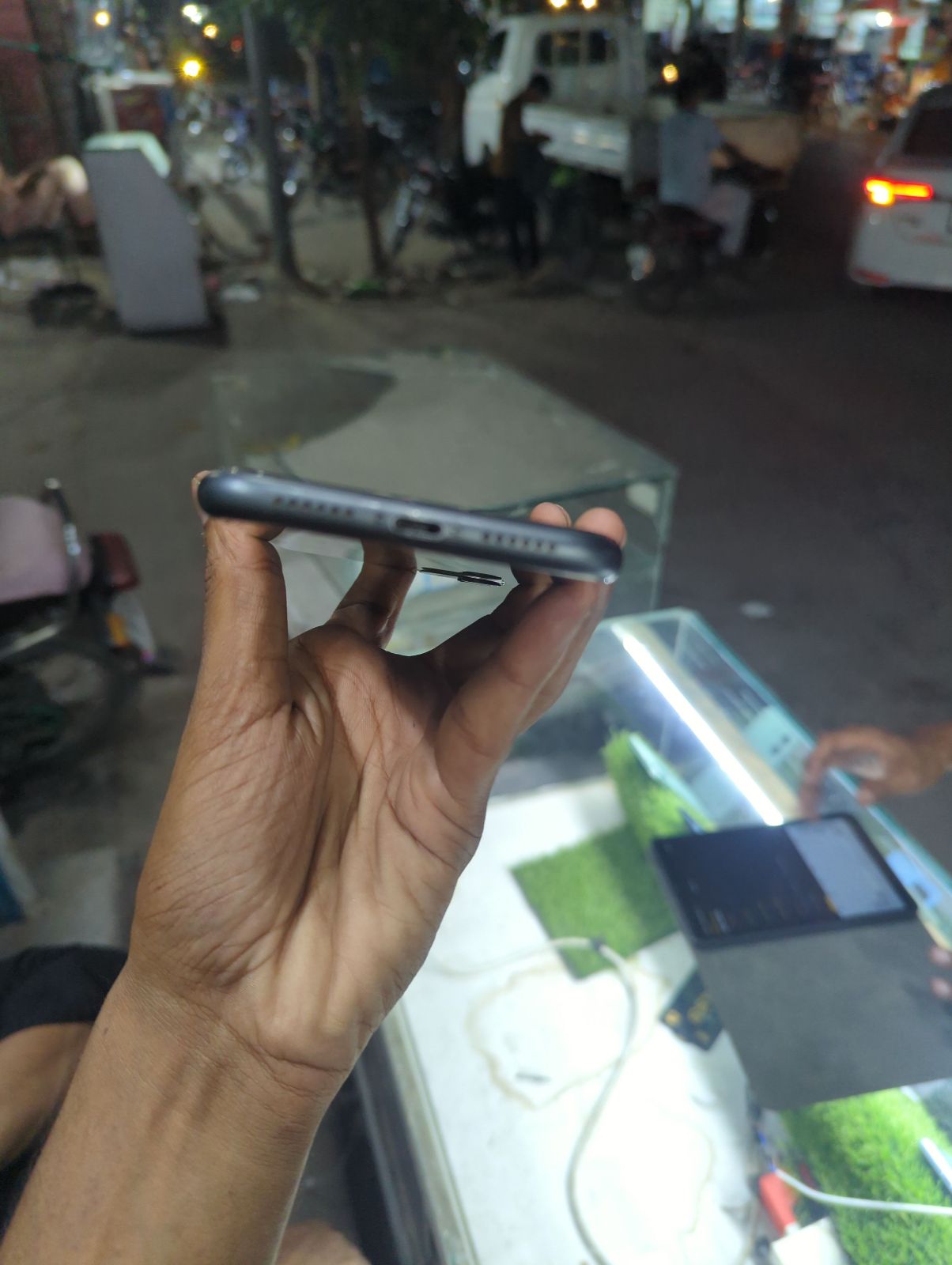 iPhone 11 · 128GB - photo 3