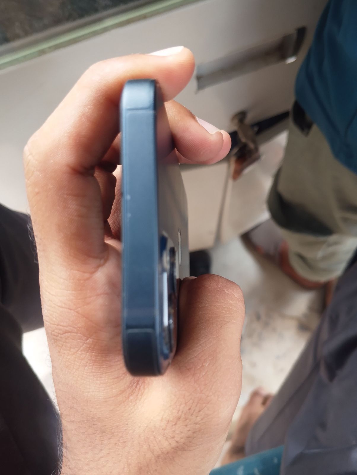 iPhone 13 · 128GB - photo 4