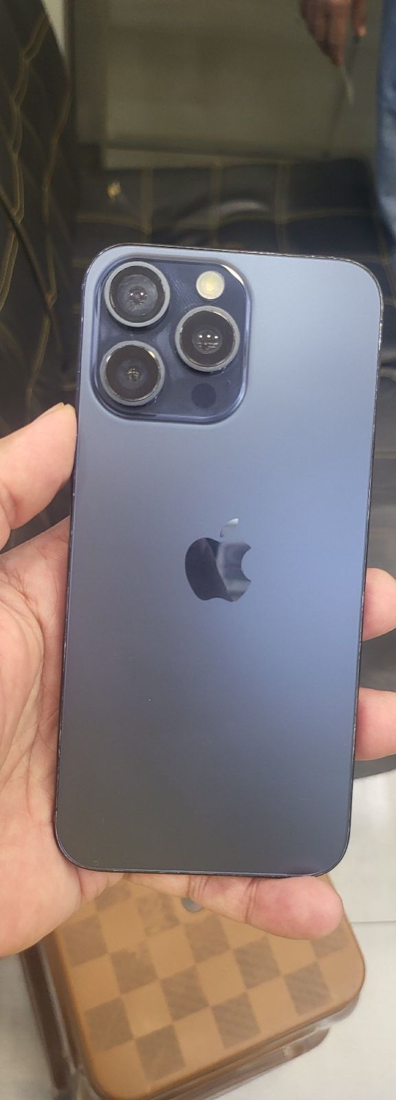 iPhone 15 Pro Max · 512GB - photo 1