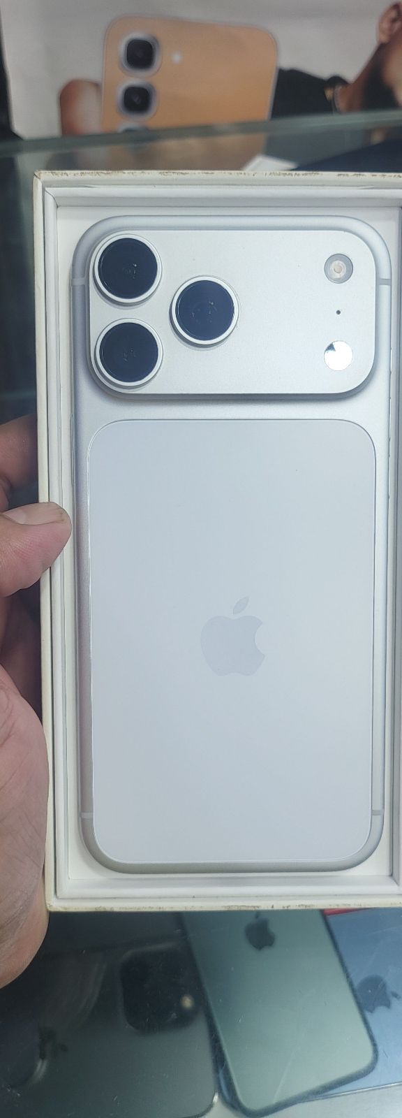 iPhone 17 Pro Max · 256GB - photo 1